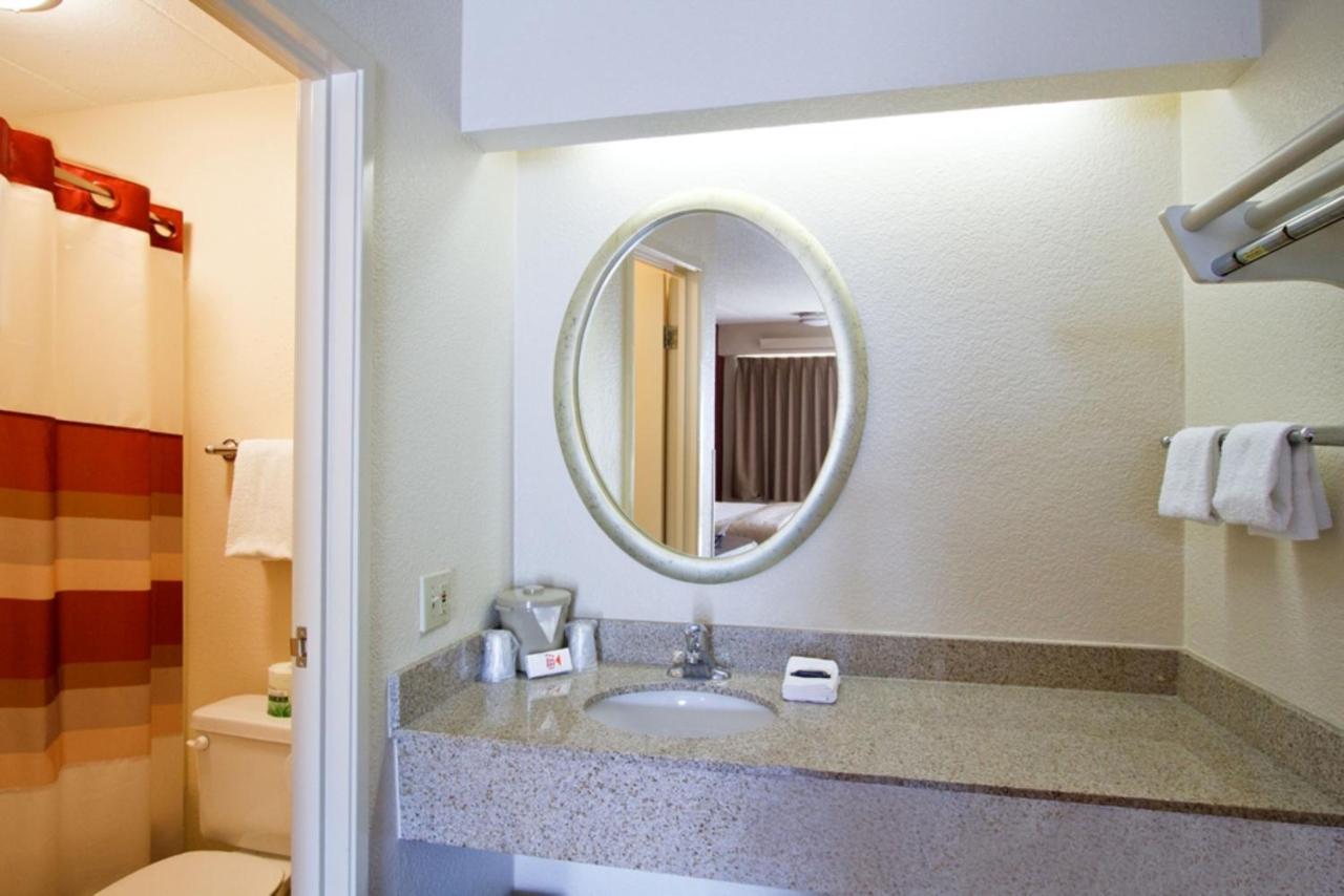 Red Roof Inn Huntington Barboursville Esterno foto